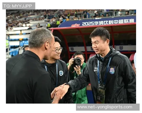 足球边裁的职责与挑战:如何在比赛中保持公正与专业 足球边裁的职责与挑战:如何在比赛中保持公正与专业