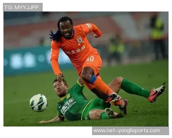 鲁能与国安激战在即赛前海报展现双方斗志与激情